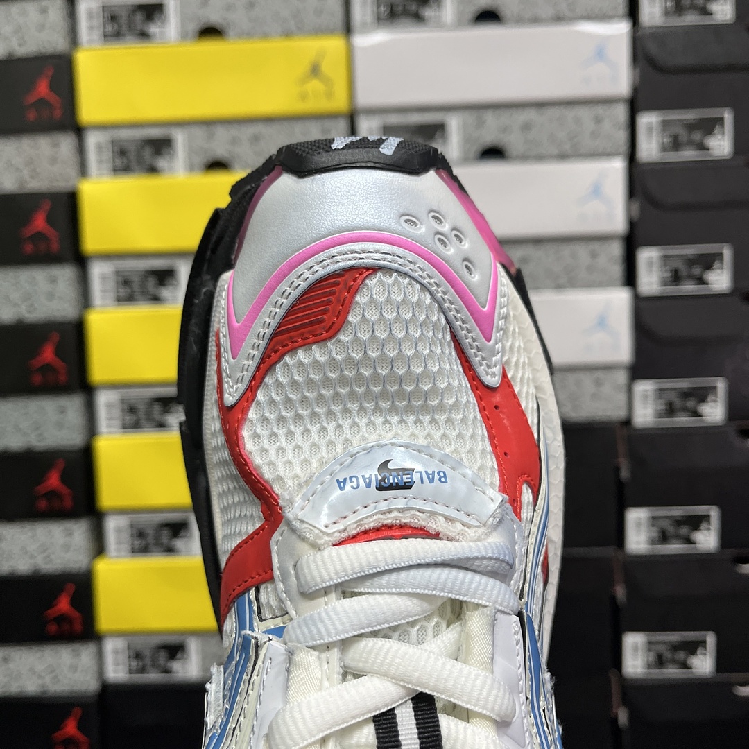 Balenciaga BLCG Runner 7.0 - Image 9