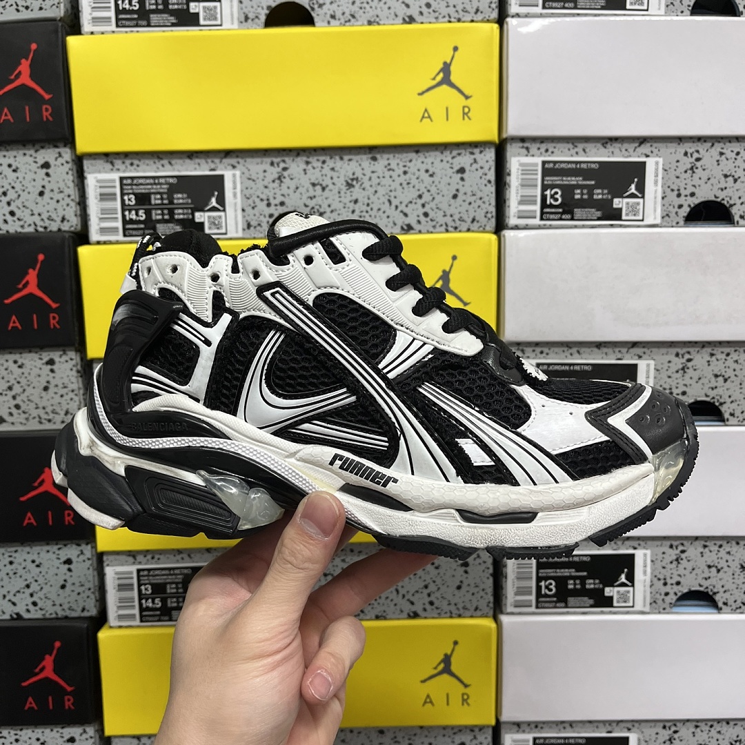 Balenciaga BLCG Runner 7.5 - Image 4
