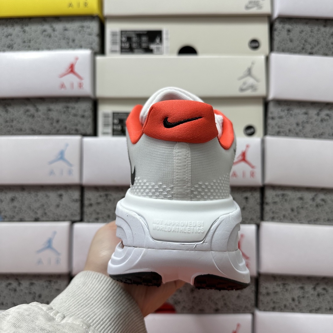 Nike Vomero Premium HQ2050-140 - Image 9
