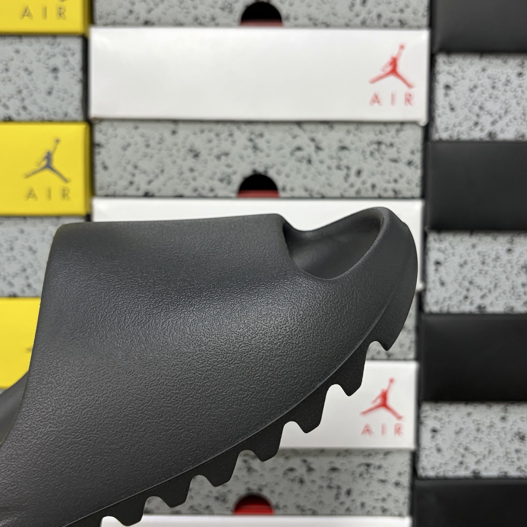 Adidas Yeezy Slide Onyx Slides Black (Matte) - Image 2