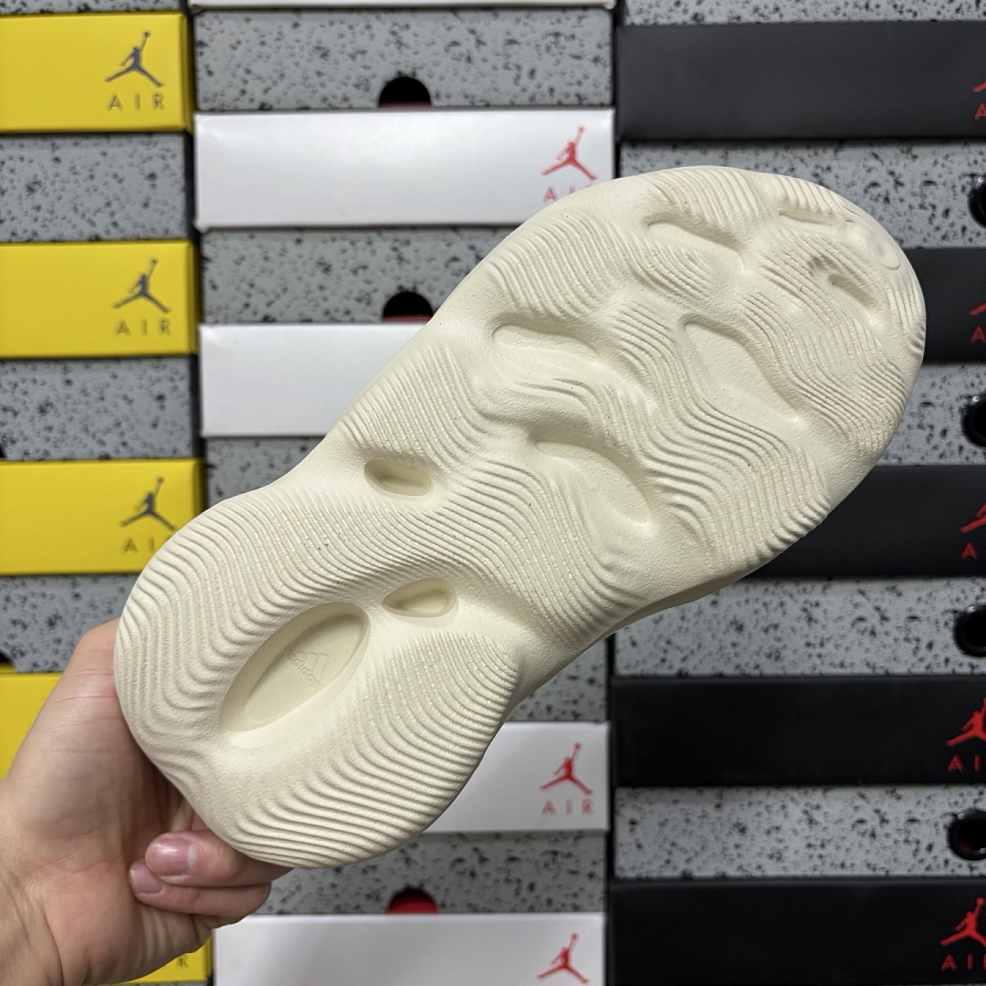 Adidas Yeezy Foam RNNR Ararat Clogs - Image 7