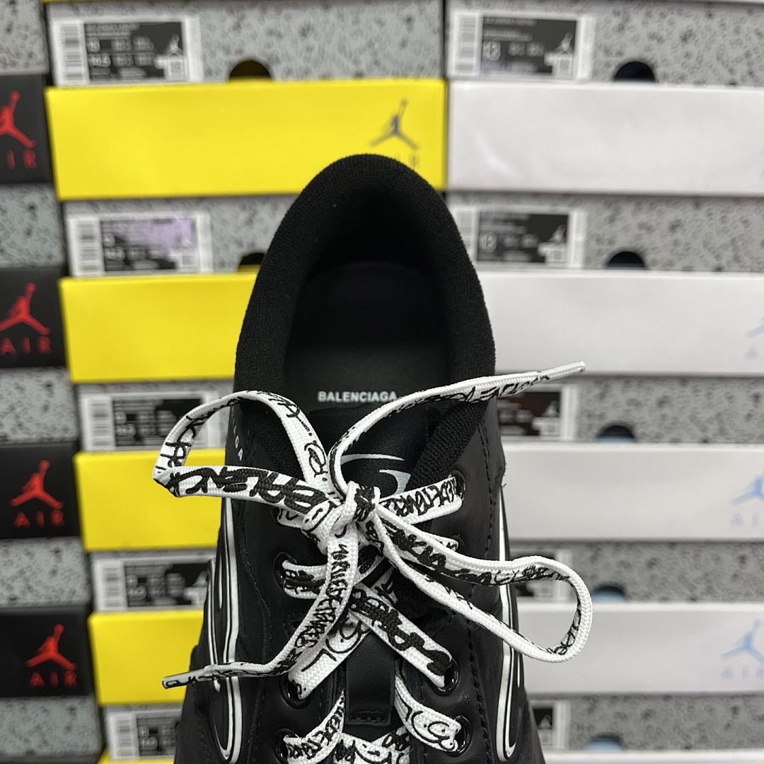 Balenciaga Hamptons Sneakers - Image 10