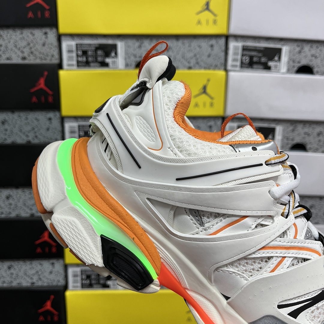 Balenciaga BLCG Track 3.0 Orange LED - Image 3