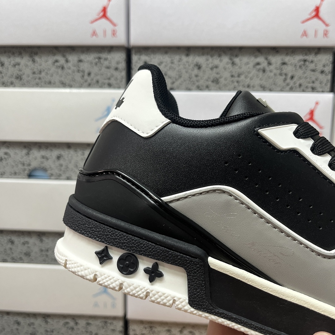 Louis Vuitton Trainer V2-05 - Image 5