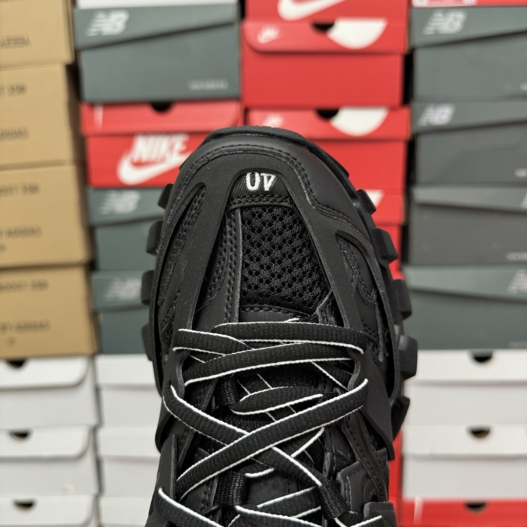 Balenciaga BLCG Track - Image 35