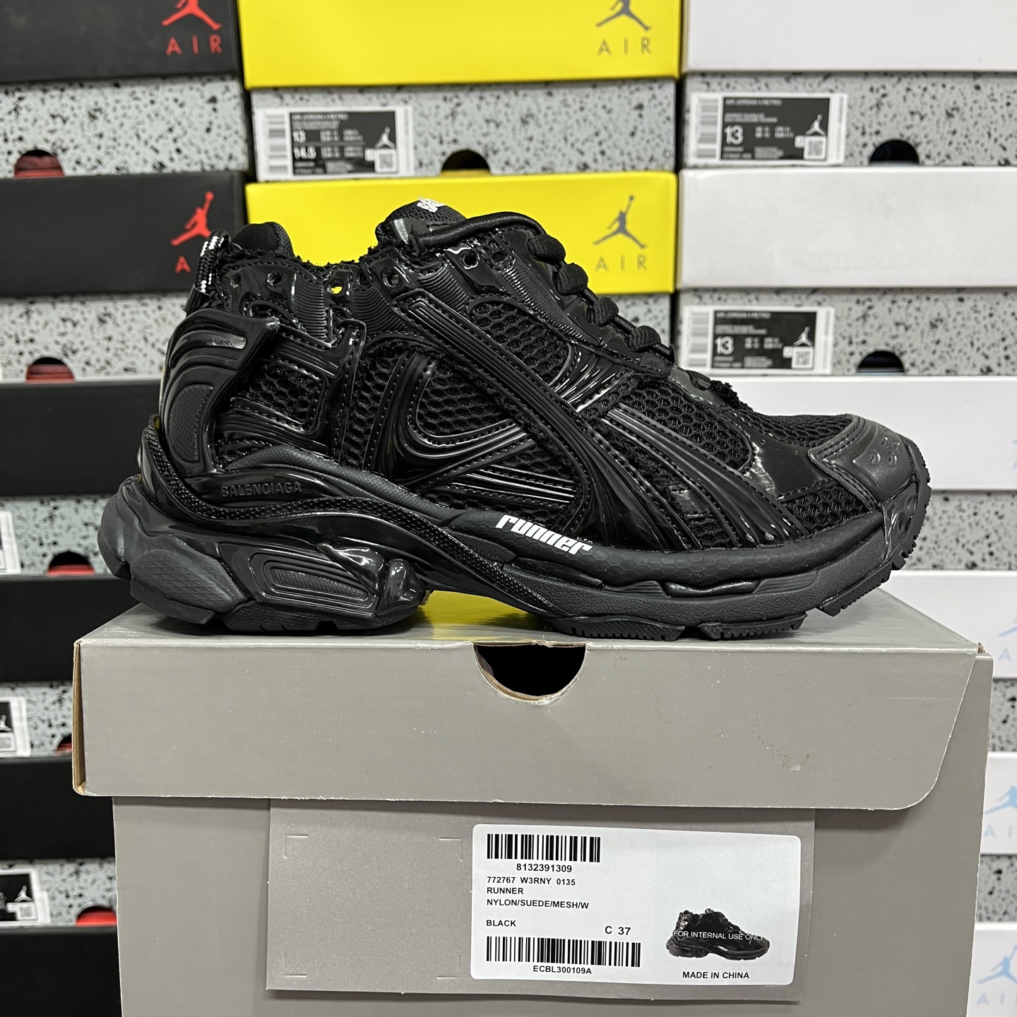 Balenciaga BLCG Runner 7.5 - Image 11