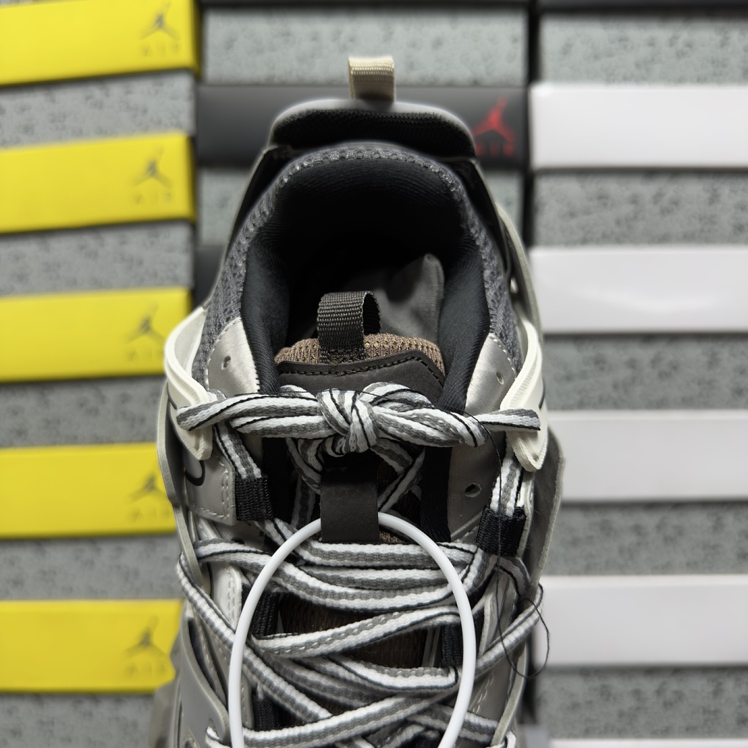 Balenciaga BLCG Track LED 3.0 (Grey) - Image 6