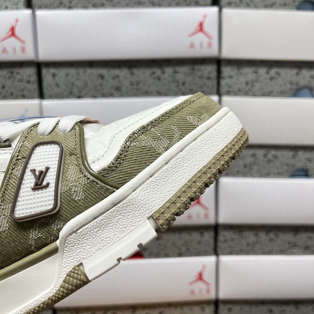 Louis Vuitton Trainer (OLIVE GREEN White) - Image 9