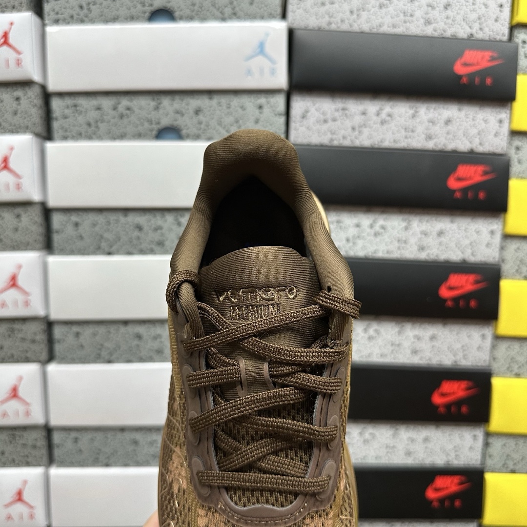 Nike Vomero Premium Flat Stout - Image 4