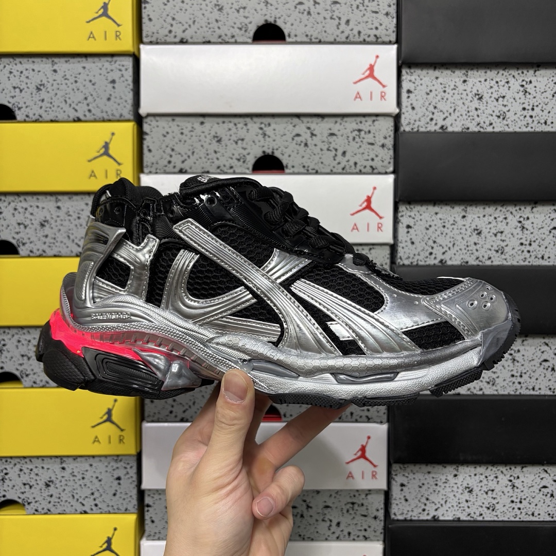 Balenciaga BLCG Runner 7.5 Black Silver LED - Image 12