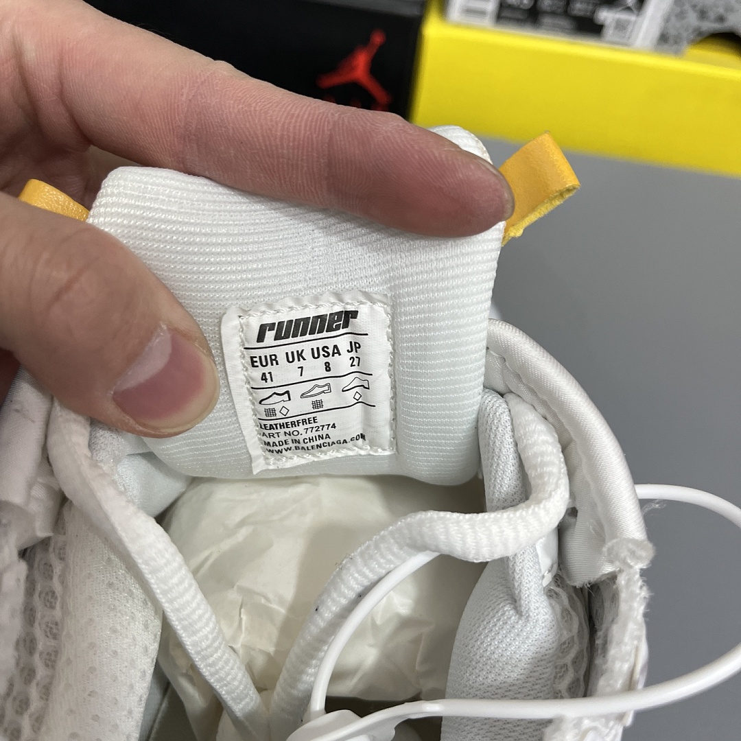 Balenciaga BLCG Runner 7.5 - Image 9