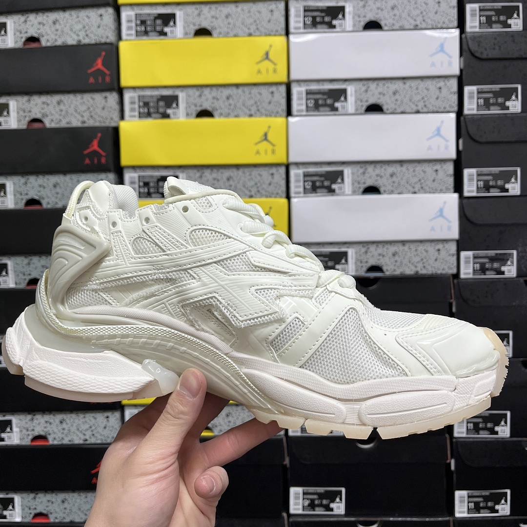 Balenciaga BLCG Runner 7.0 - Image 8