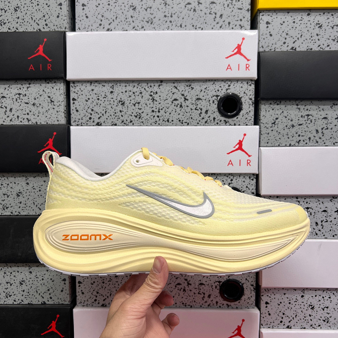 Nike Vomero Plus - Image 9