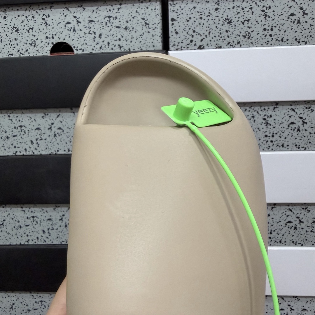 Adidas Slide/Foam Runner - Image 77