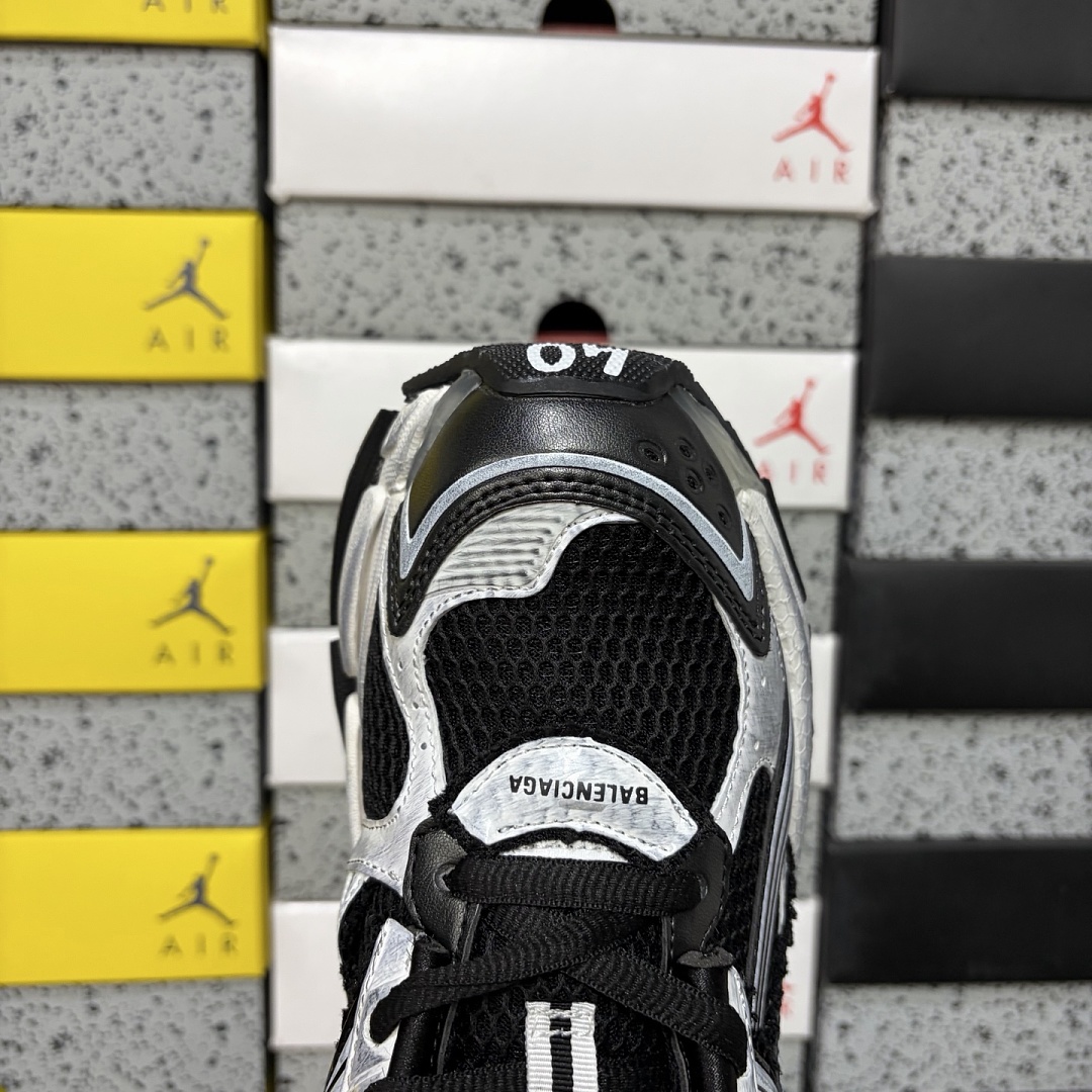 Balenciaga Runner LED 7.5 (Black White) - Image 7