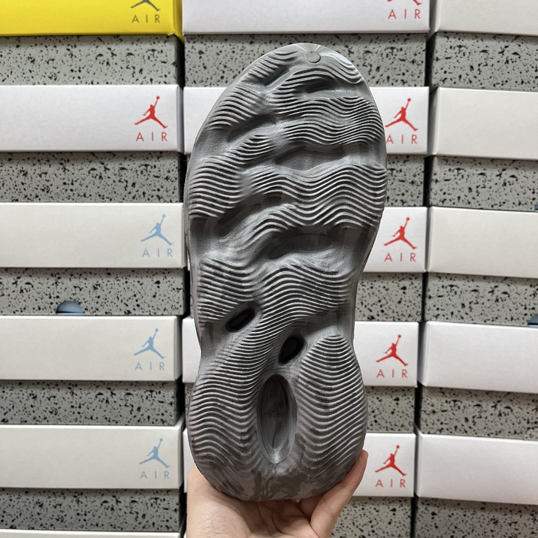 Adidas Slide/Foam Runner - Image 3