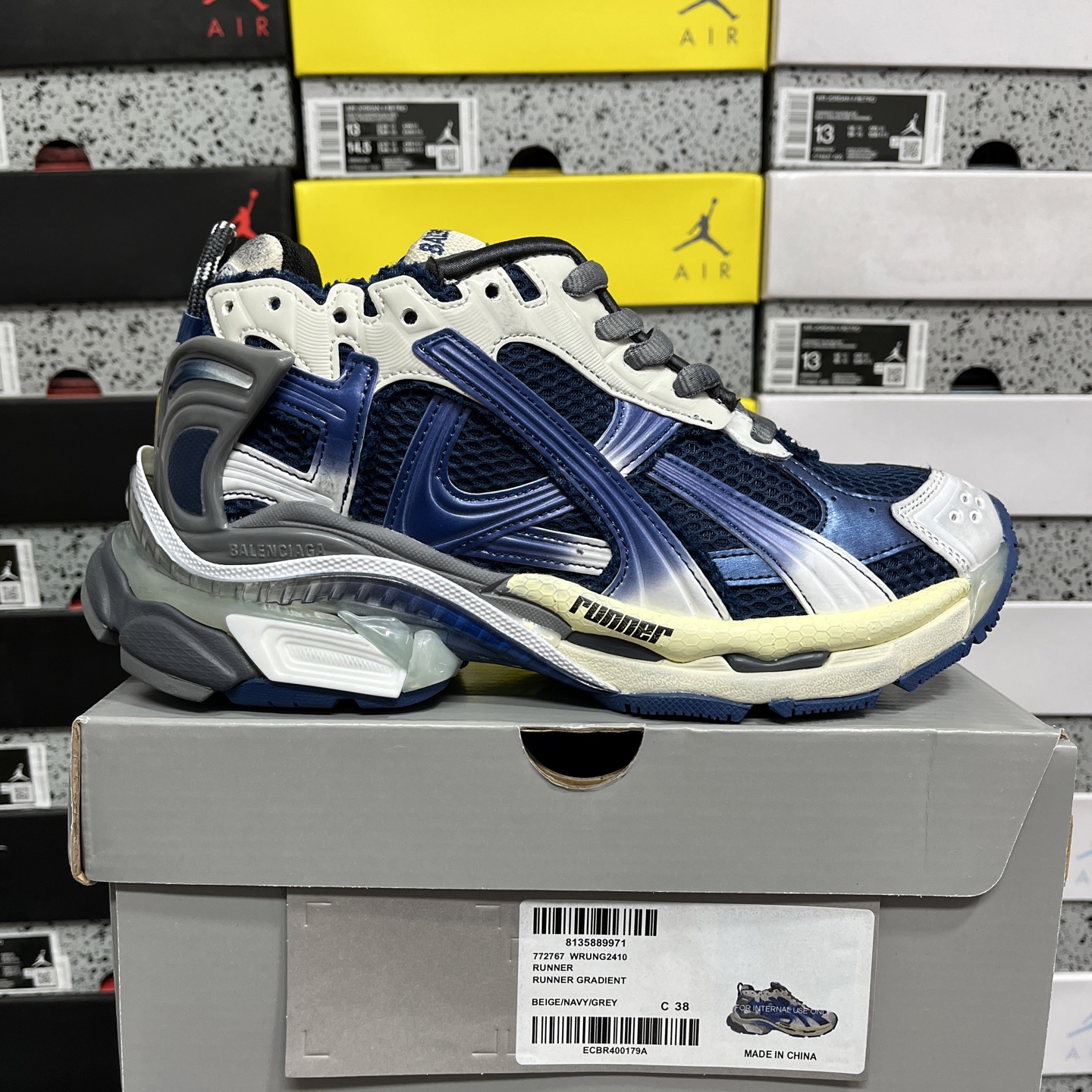 Balenciaga BLCG Runner 7.5 - Image 11