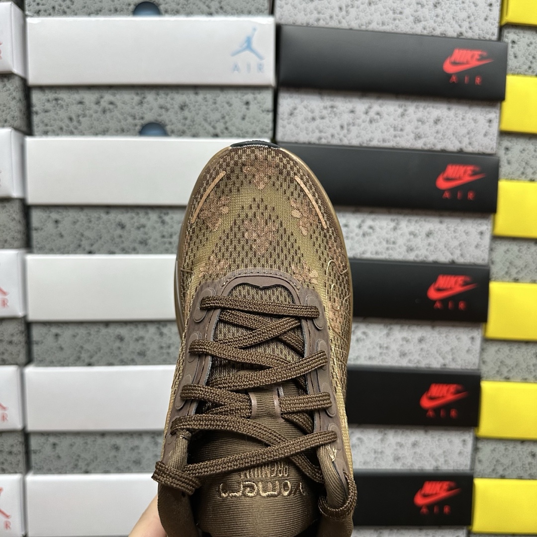 Nike Vomero Premium Flat Stout - Image 7