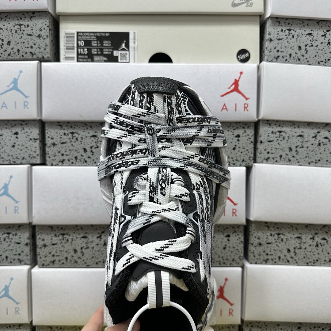 Balenciaga 3XL Extreme Lace 9010 - Image 10