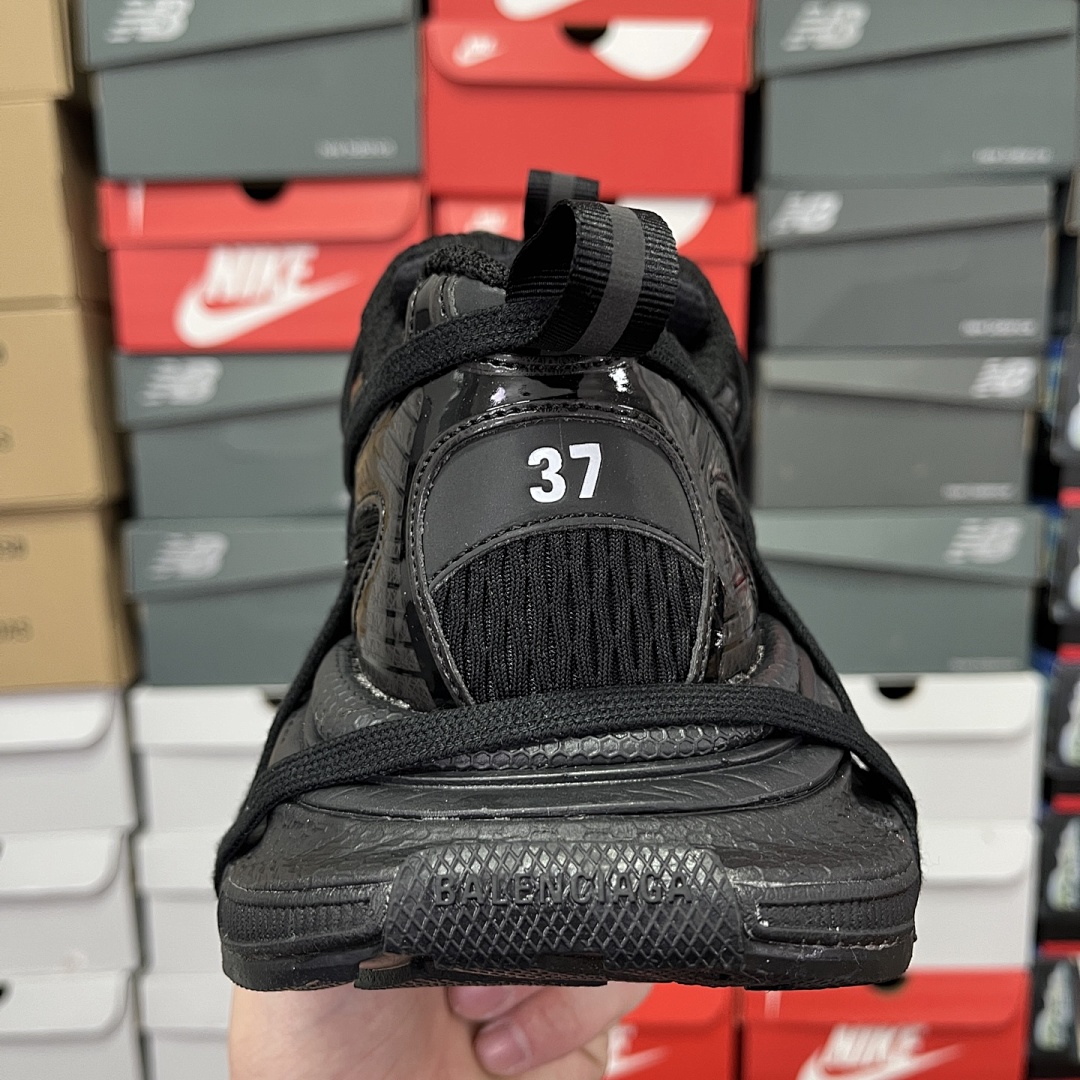 Balenciaga 3XL Extreme Lace - Image 9