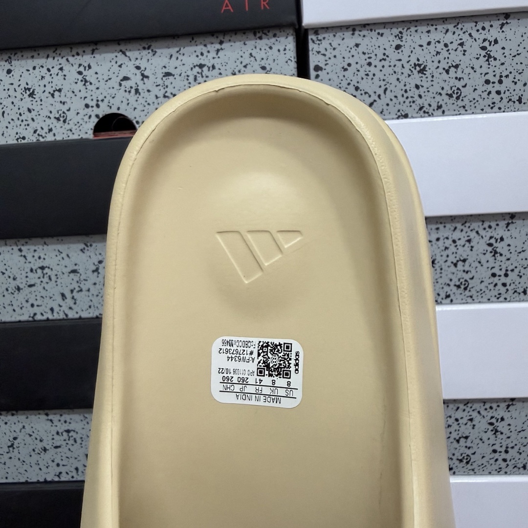 Adidas Slide/Foam Runner - Image 11