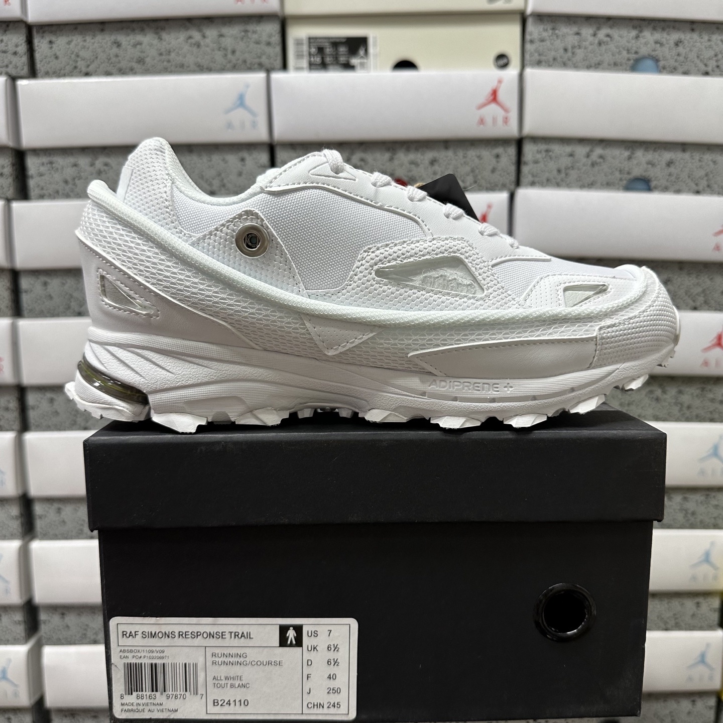 On Running Response Trail 2 Raf Simons - Image 11
