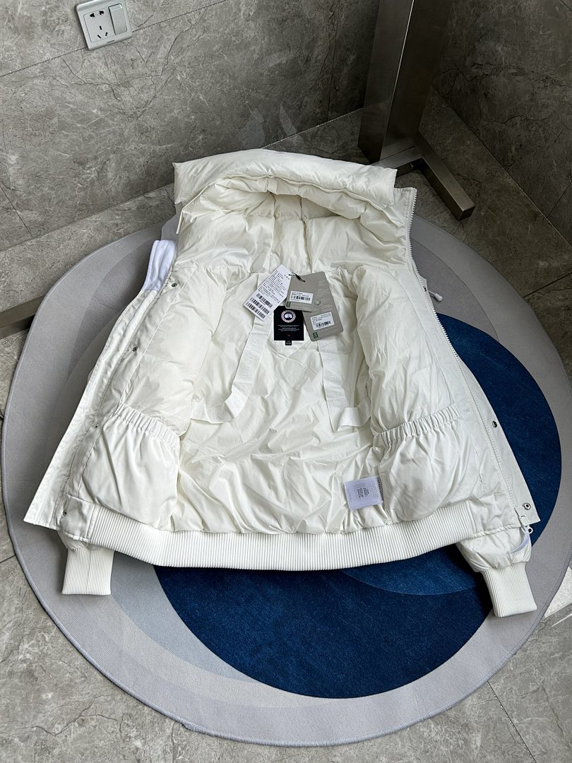 Canada Goose Chilliwack Bomber Jacket - Image 5