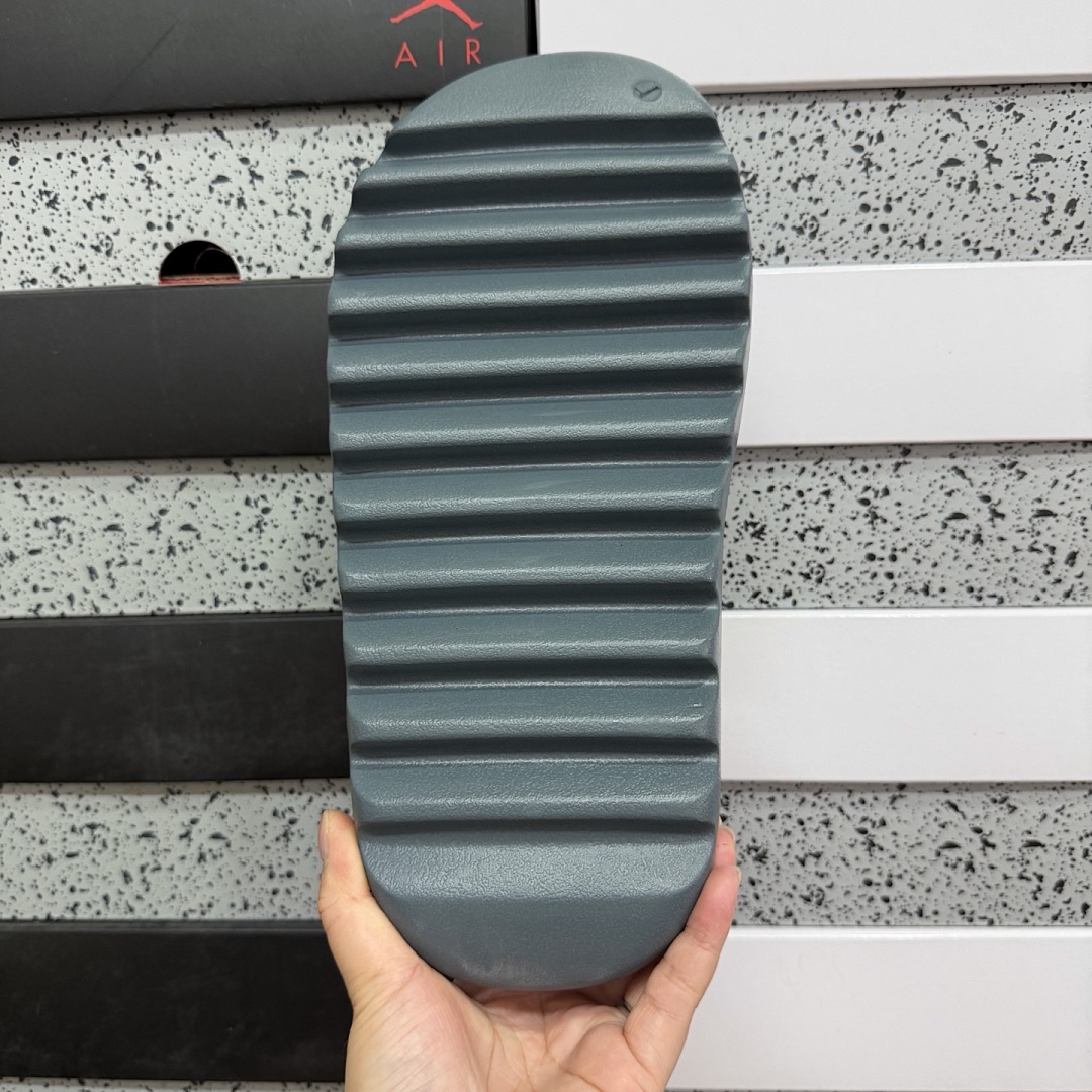 Adidas Slide/Foam Runner - Image 104