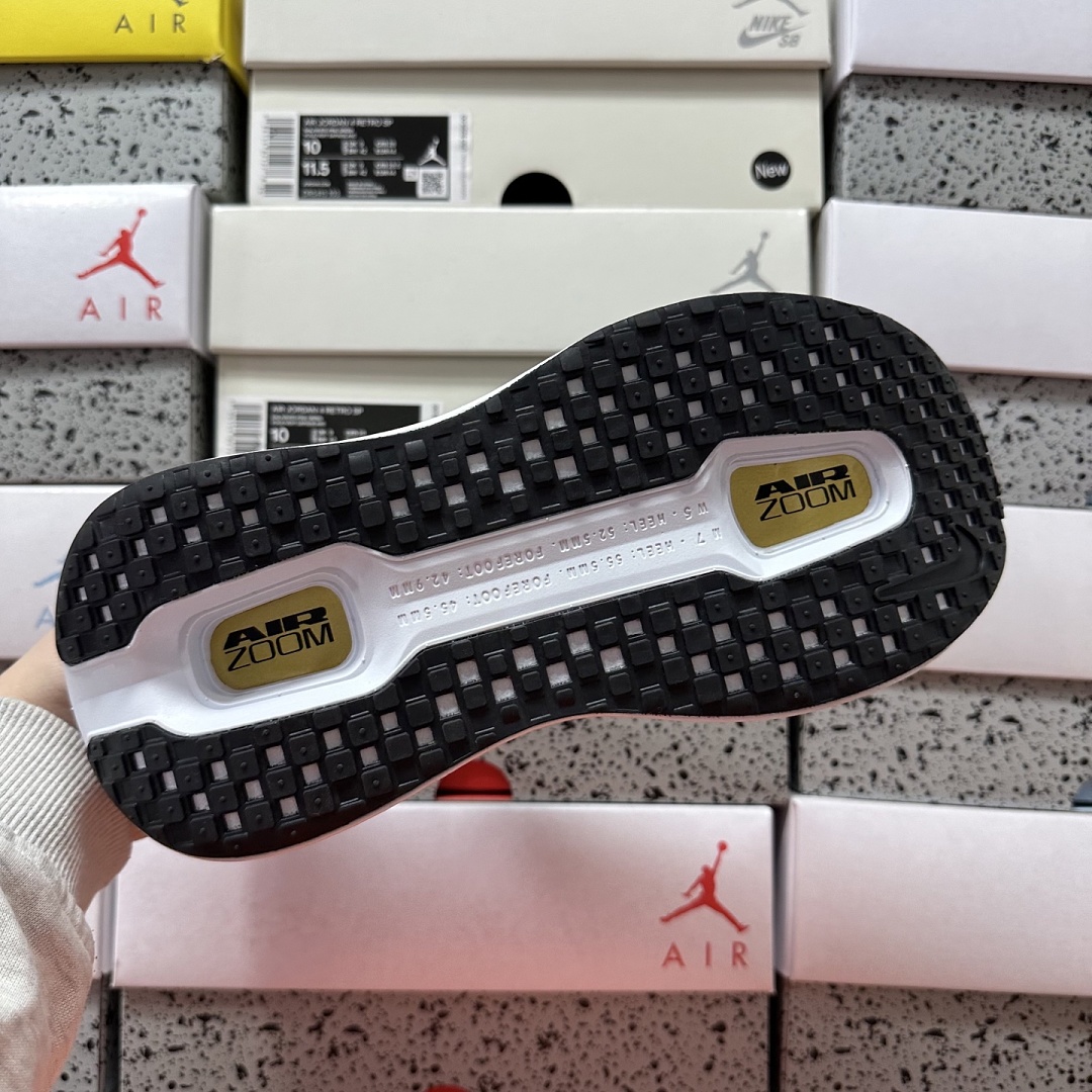 Nike Vomero Premium HQ2050-683 - Image 5