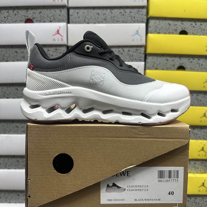 On Running Cloudtilt 2 LOEWE (Black White)