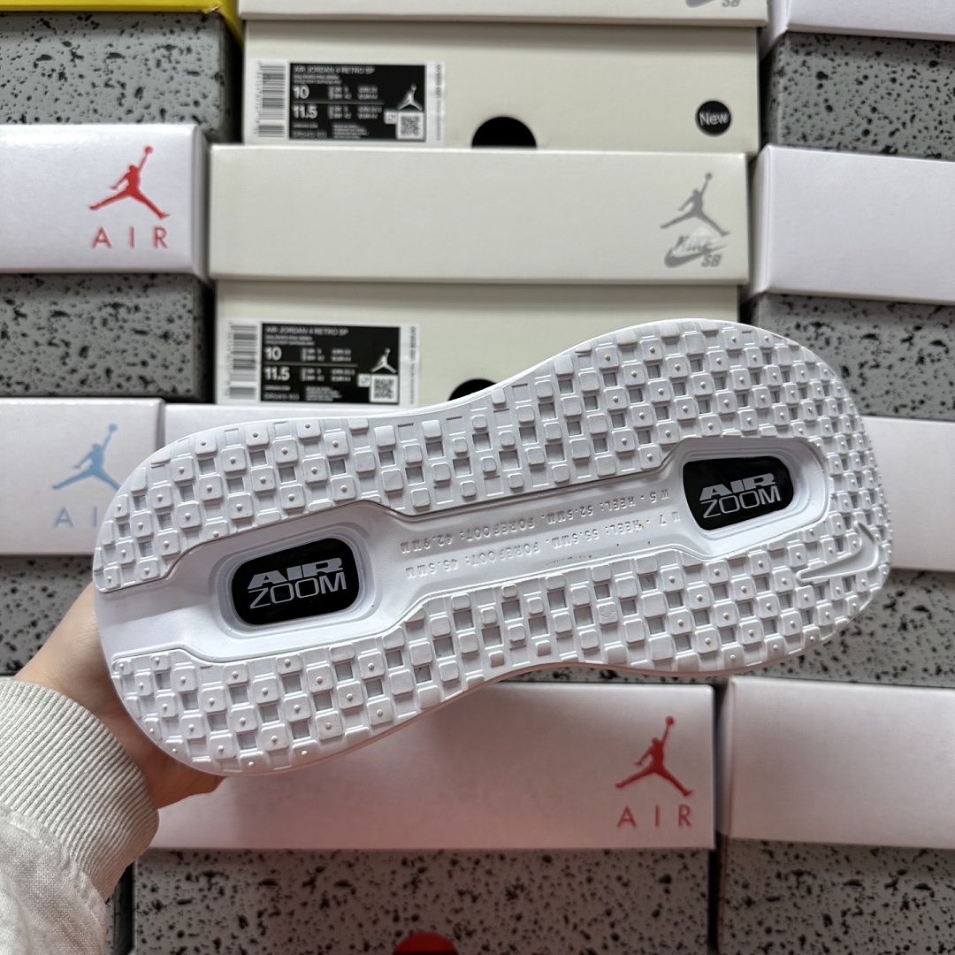Nike Vomero Premium HQ2050-218 - Image 4