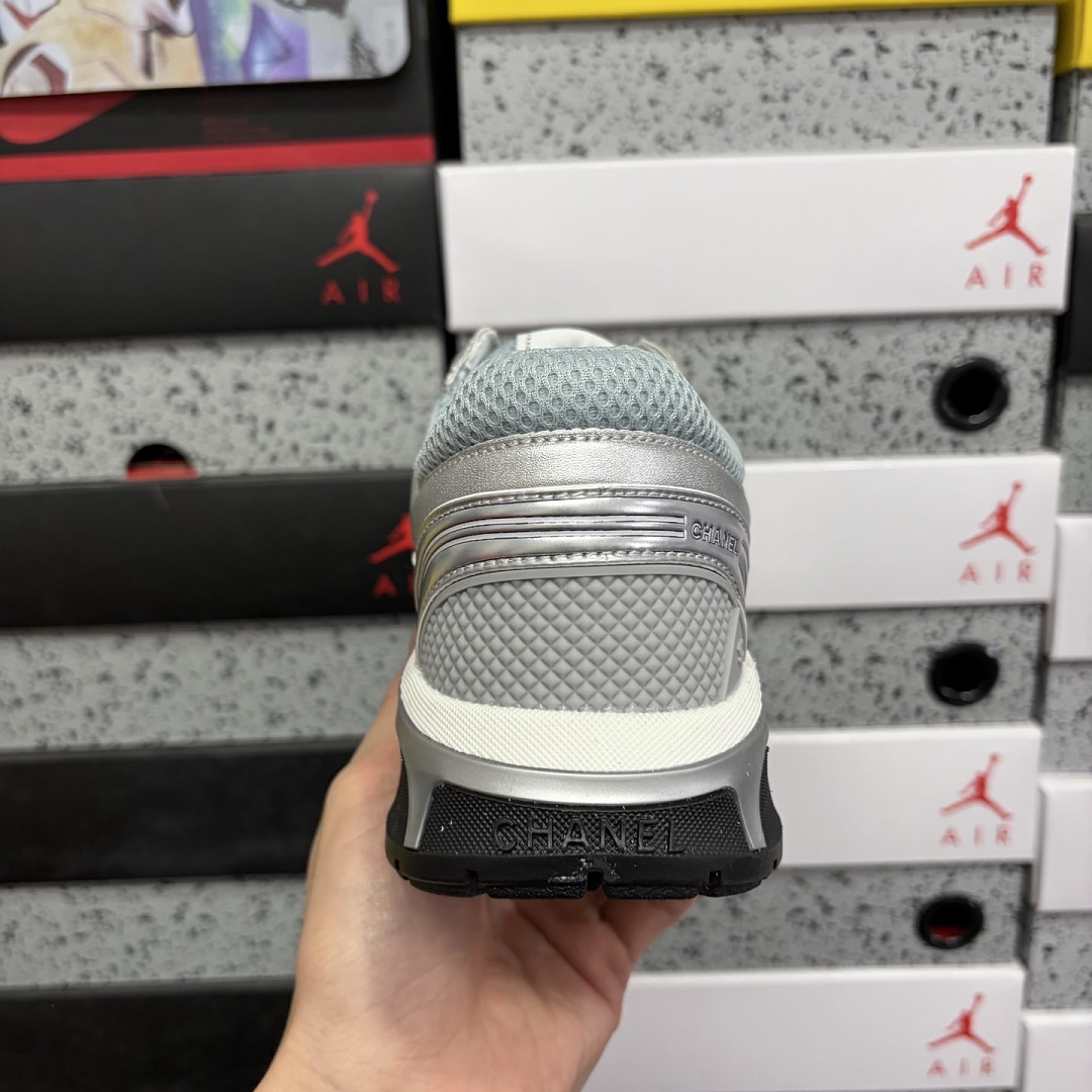 Chanel CC Runner K5452 Grey / - Image 9