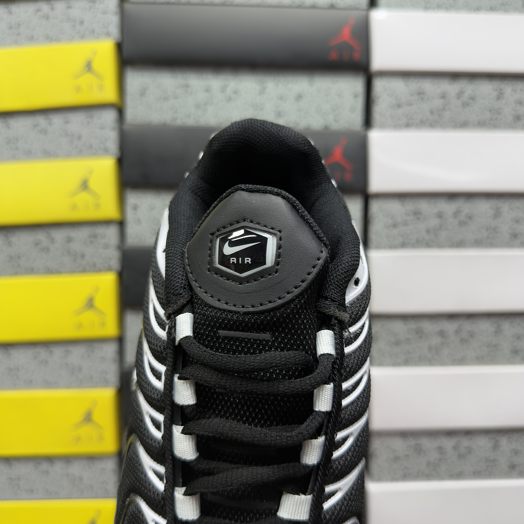 Nike Air Max Plus - Image 4