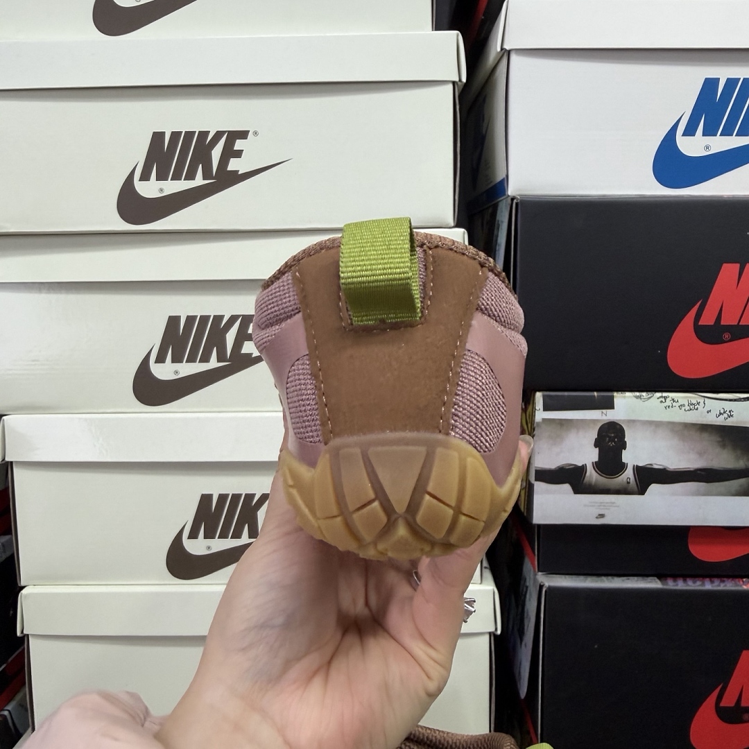 Suicoke Finger Chukka Boot S20MLC1 Pink Brown Straps - Image 7