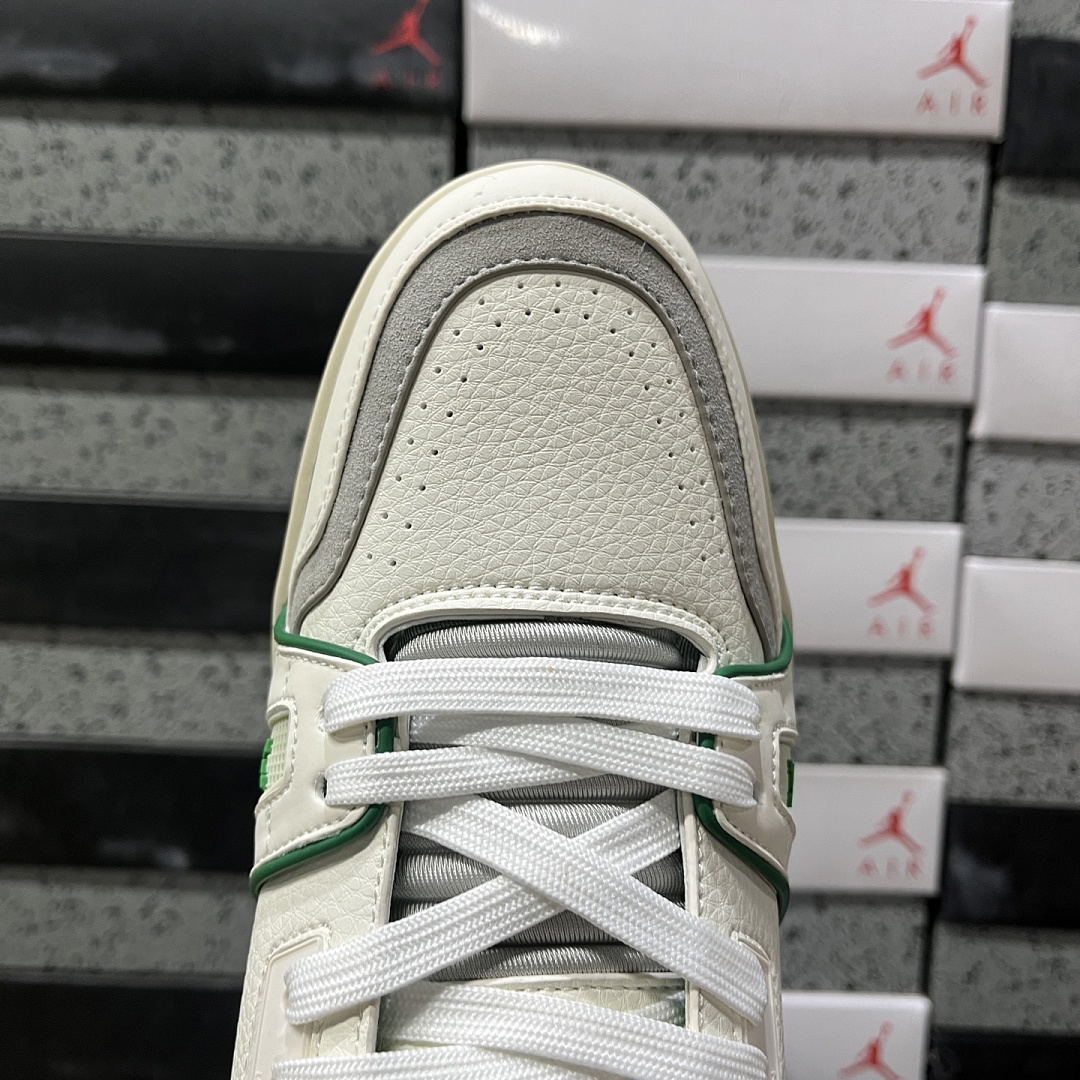 Louis Vuitton Trainer V2-12 - Image 2