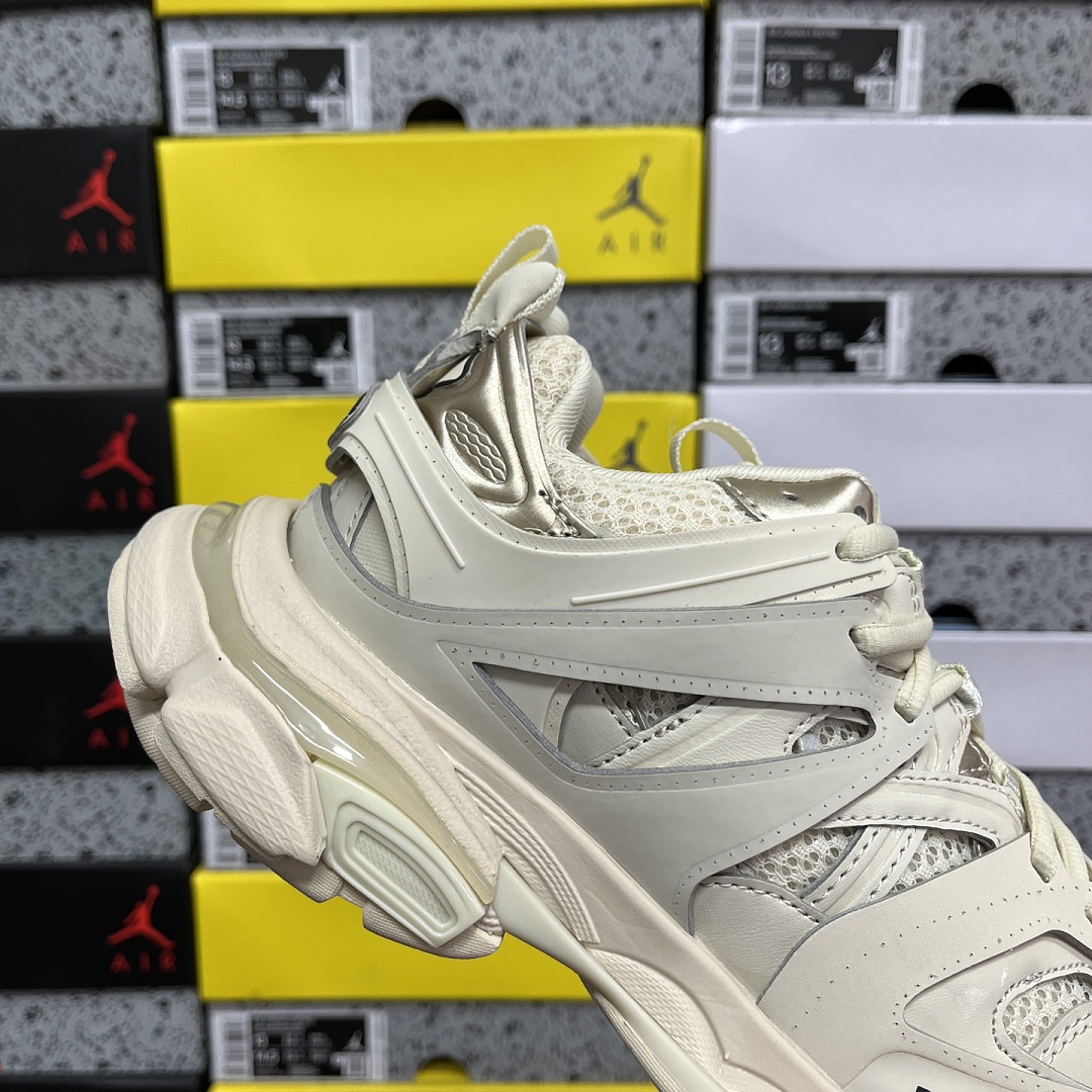 Balenciaga BLCG Track 3.0 - Image 6