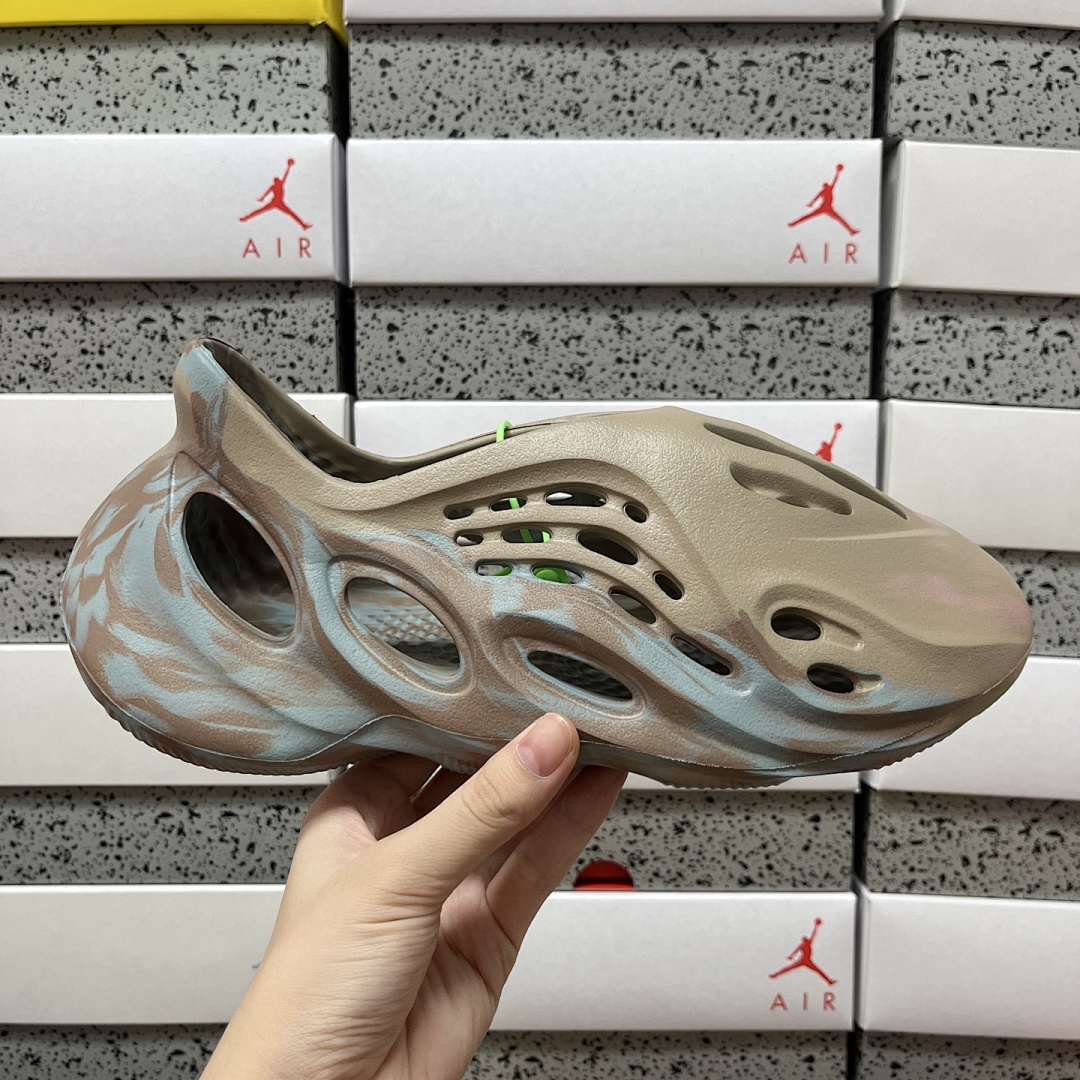 Adidas Slide/Foam Runner - Image 79