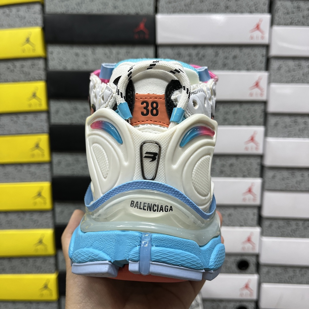 Balenciaga BLCG Runner 7.5 - Image 9