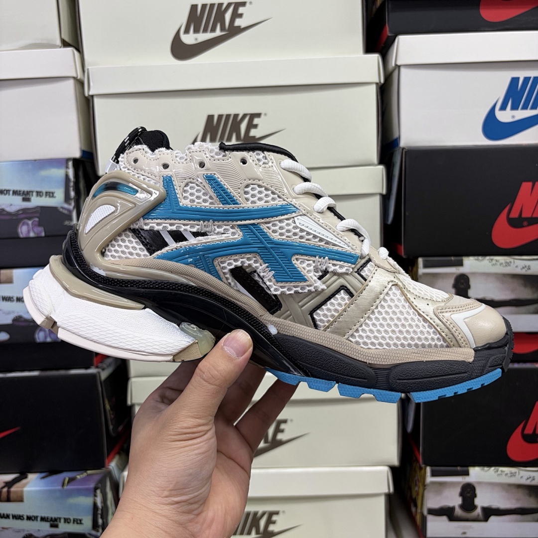 Balenciaga BLCG Runner7.0 - Image 111
