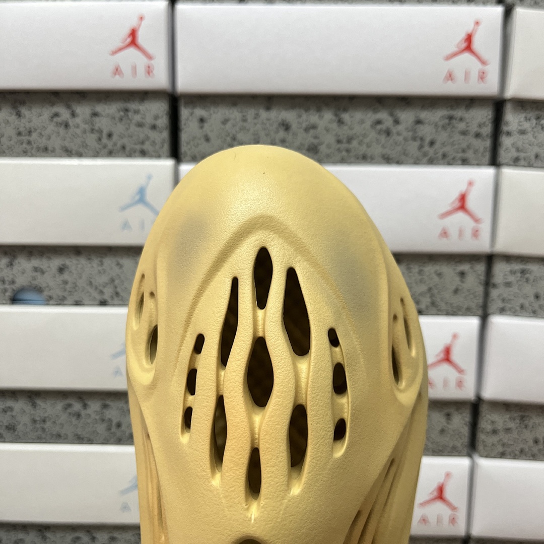 Adidas Slide/Foam Runner - Image 49