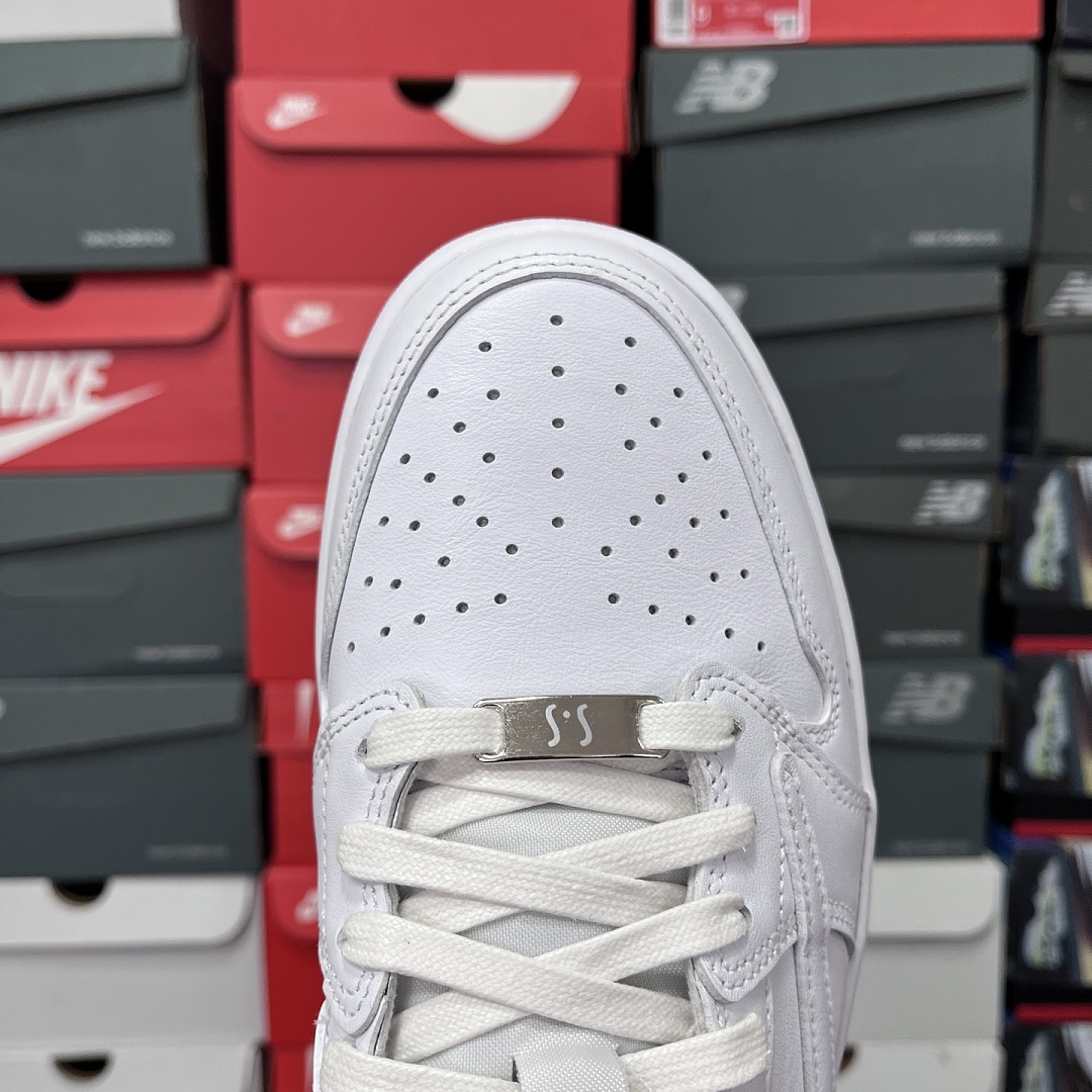 Nike Triple White Reverse Swoosh - Image 5