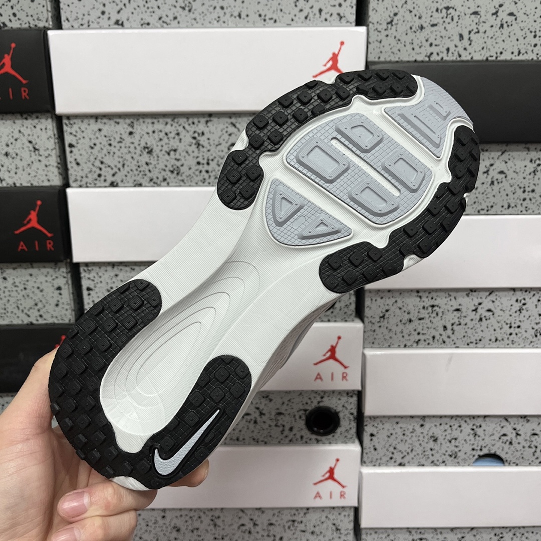Nike Zoom Vomero - Image 8