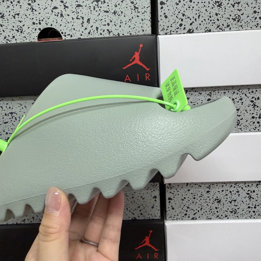 Adidas Slide/Foam Runner - Image 49