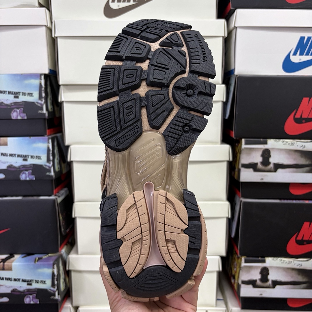 Balenciaga BLCG Runner7.0 - Image 3
