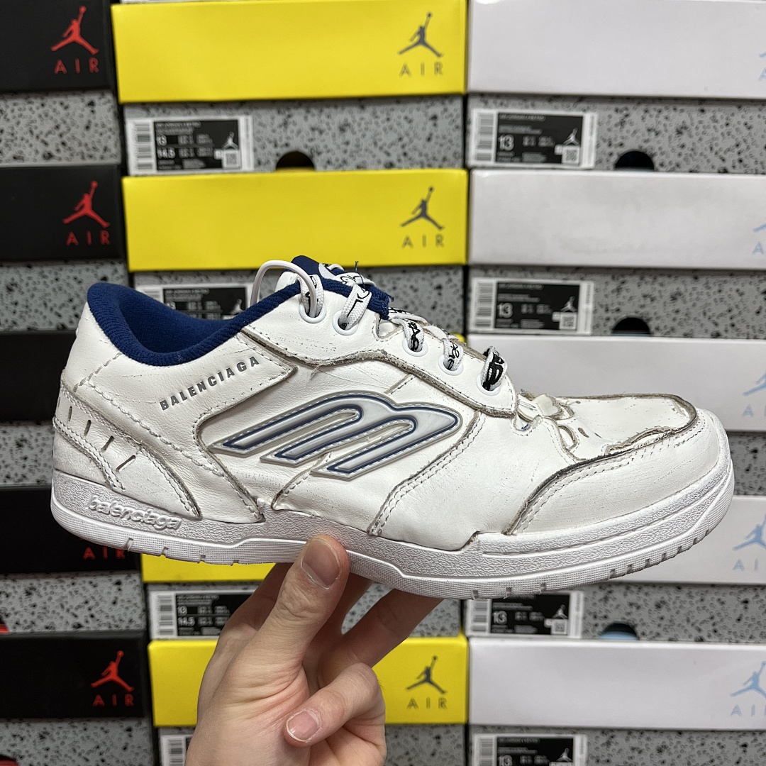 Balenciaga Hamptons Sneakers - Image 2