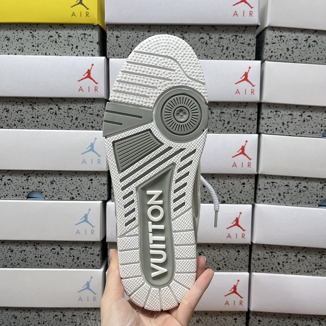 Louis Vuitton Skate Sneaker V3-2 - Image 8