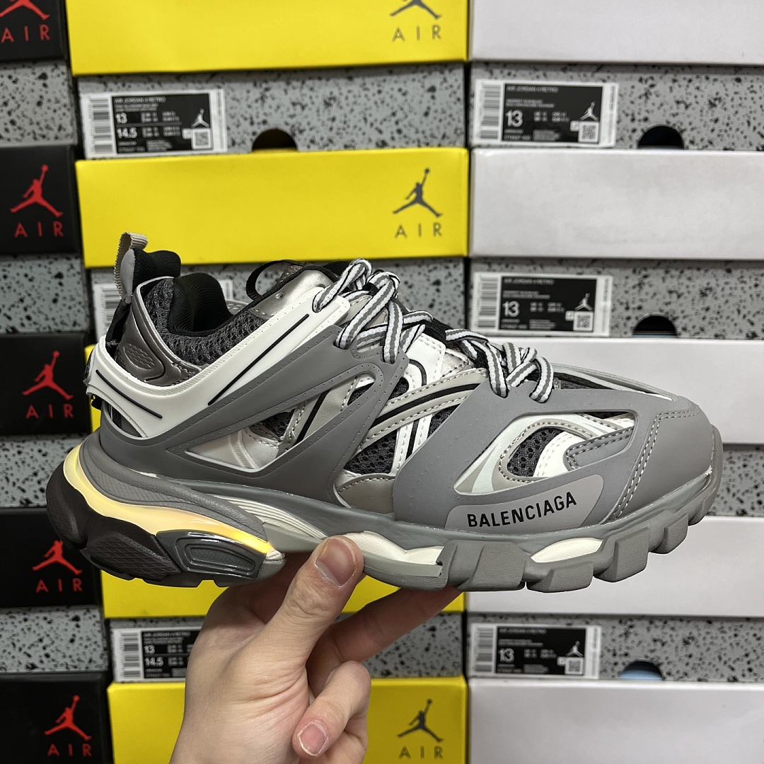Balenciaga BLCG Track 3.0 Grey LED - Image 7