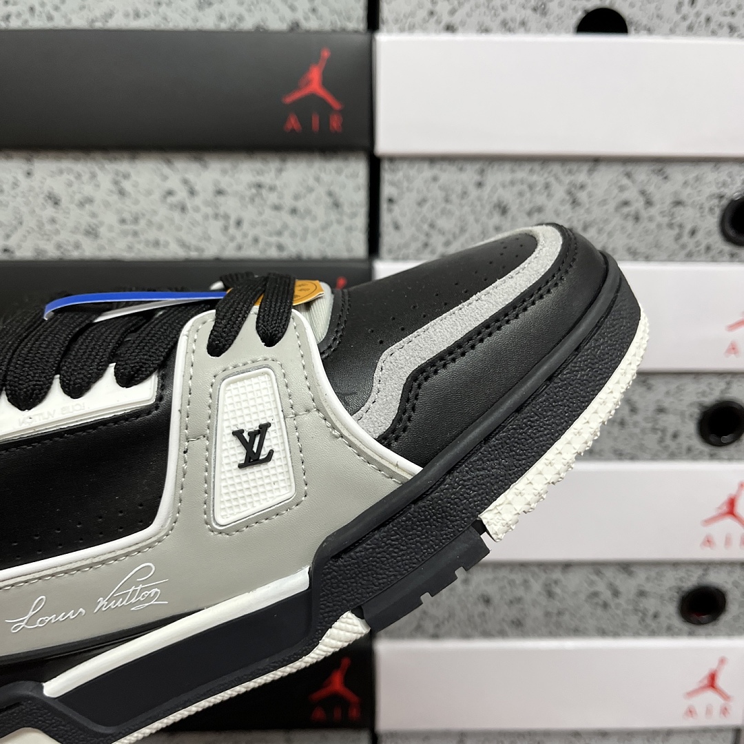 Louis Vuitton Trainer - Image 5