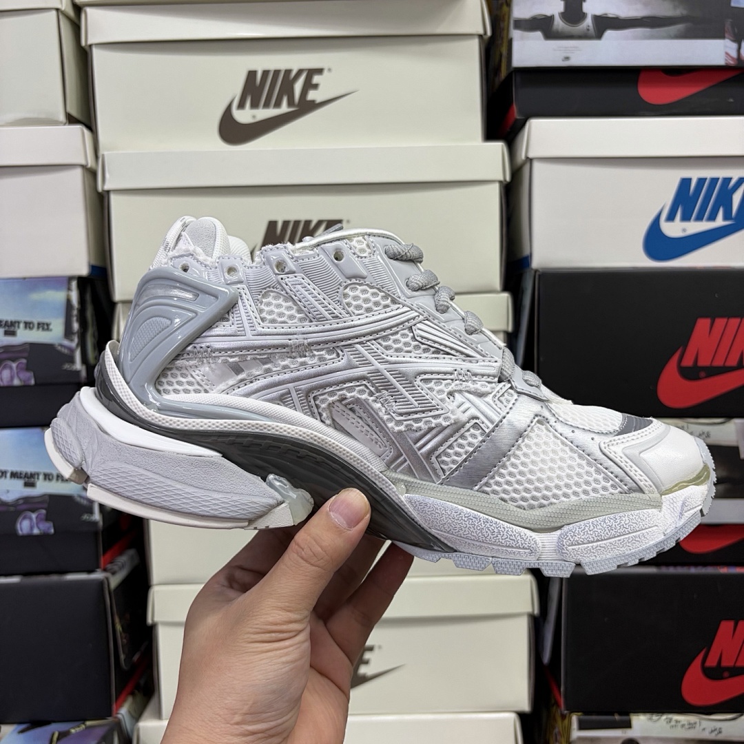 Balenciaga BLCG Runner7.0 - Image 13