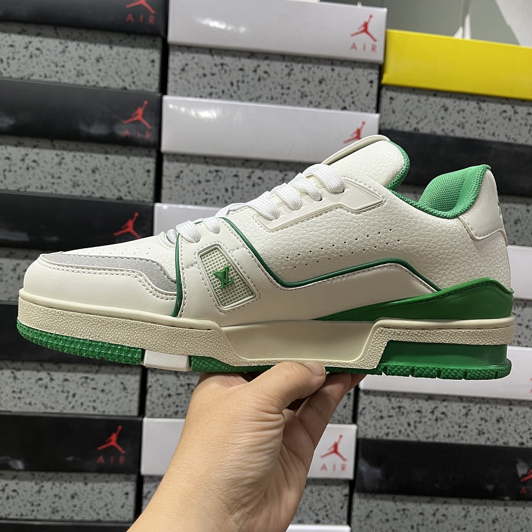 Louis Vuitton Trainer V2-12 - Image 8